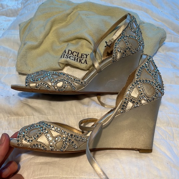 EUC Badgley Mischka Wedges - Picture 4 of 8